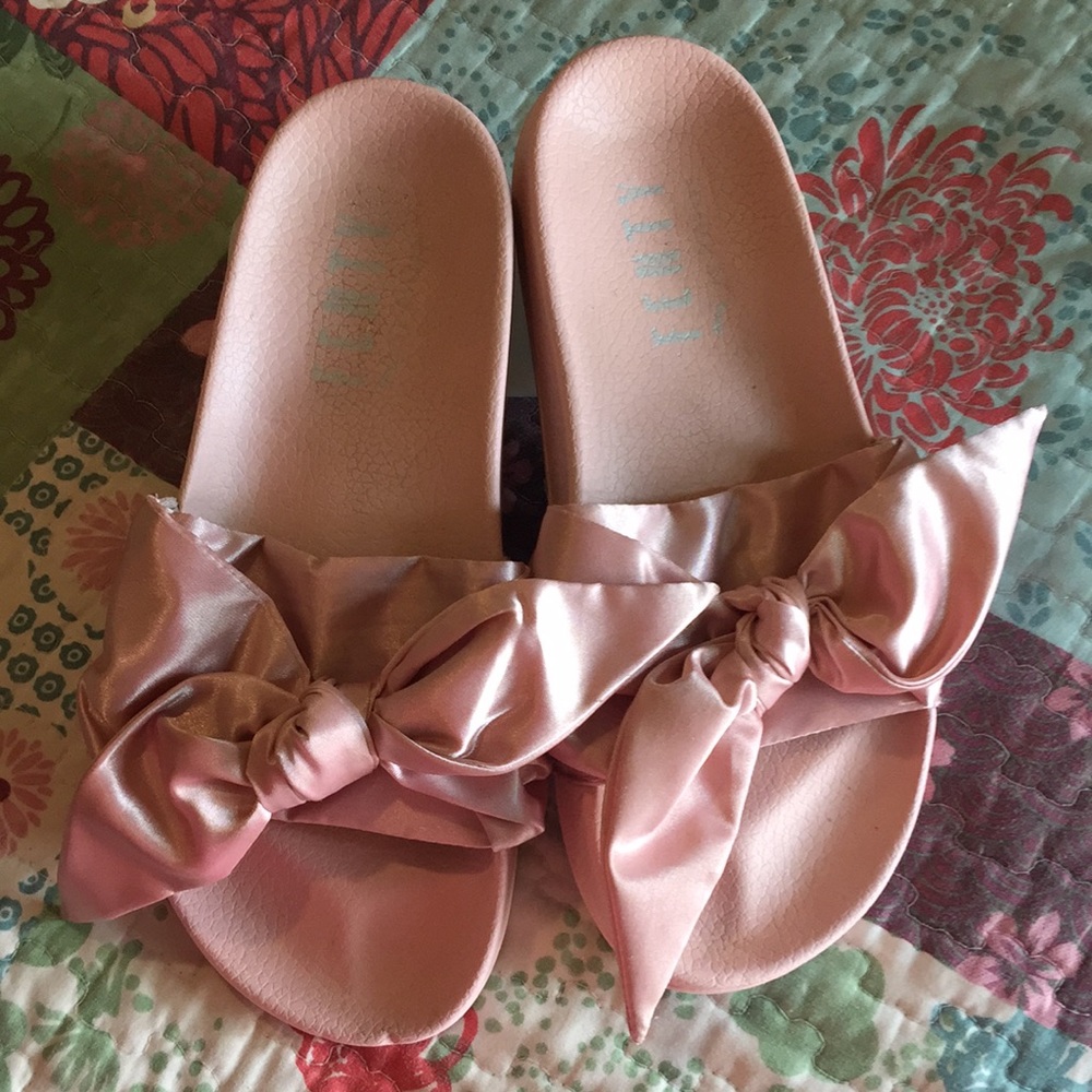 Rihanna FENTY PUMA Light Pink Slippers